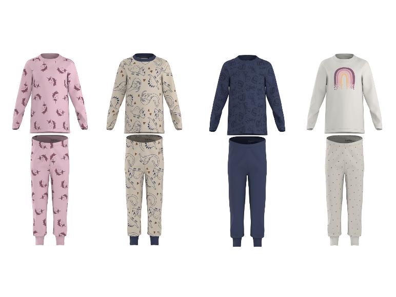 Kinderpyjama's met eenhoorns, dinosaurussen, bouwmachines en een regenboog.