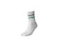 Witte sportsok met twee groene strepen.