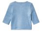 Een lichtblauwe longsleeve babytrui van velours.