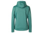 Een groene softshell jas met capuchon