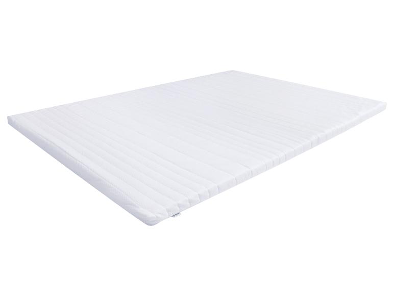 Witte matrastopper diagonaal geplaatst op een witte achtergrond.