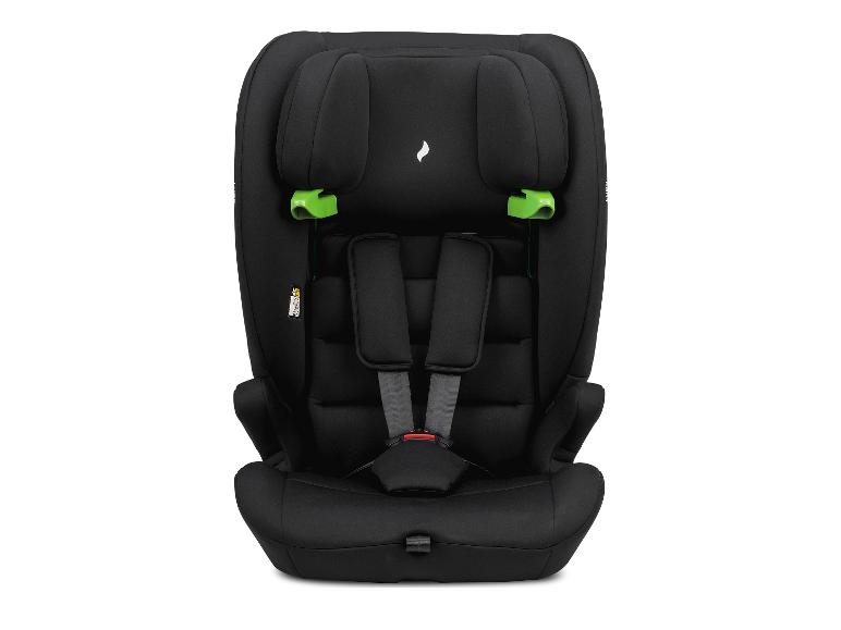 Zwart kinderautostoeltje met veiligheidsharnas en groene details