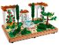 Een LEGO Creator Expert Hangende Tuin set met een fontein en planten.