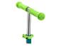 Groen scooterstuur met het woord 'SCOOTER' gegraveerd.