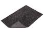 Donkergrijze getextureerde badmat, gedeeltelijk opgevouwen