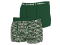 Twee groene herenboxershorts, waarvan één met een feestelijk patroon.