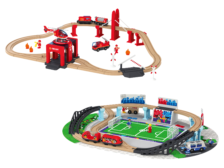 Twee houten treinsetten: een rode brandweerset en een voetbalstadion-set.