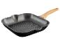 Vierkante grillpan met houten handvat.