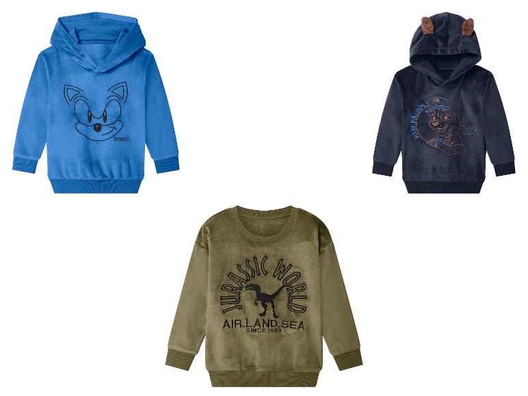 Kinderhoodies: blauwe Sonic-hoodie, marineblauwe Paw Patrol-hoodie en olijfgroene Jurassic World-sweatshirt.