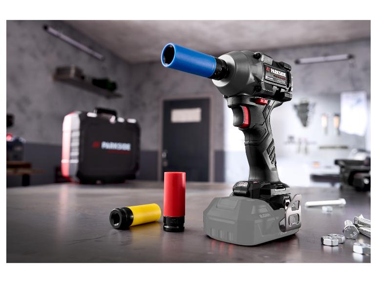 PARKSIDE PERFORMANCE® 20 V accu-slagmoersleutel met accessoires in een werkplaats.