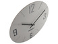 Een grijze Mebus wandklok met zwarte wijzers.