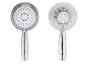 Twee chromen douchekoppen met verschillende soorten sproeikoppen