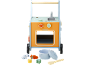 Houten kinderkeukenwagen met fornuis, oven, gootsteen en speelaccessoires.