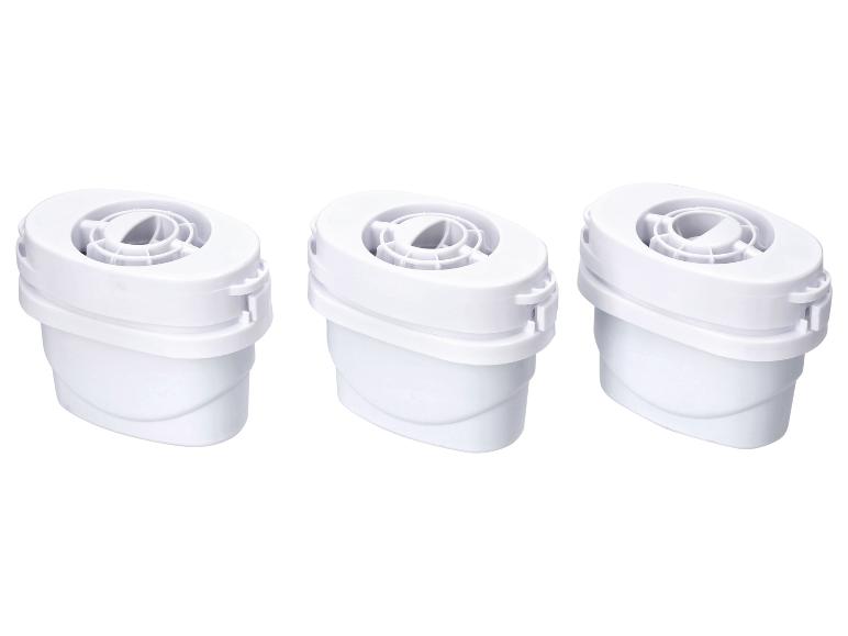 Drie witte waterfilters voor koffiezetapparaat of waterkoker