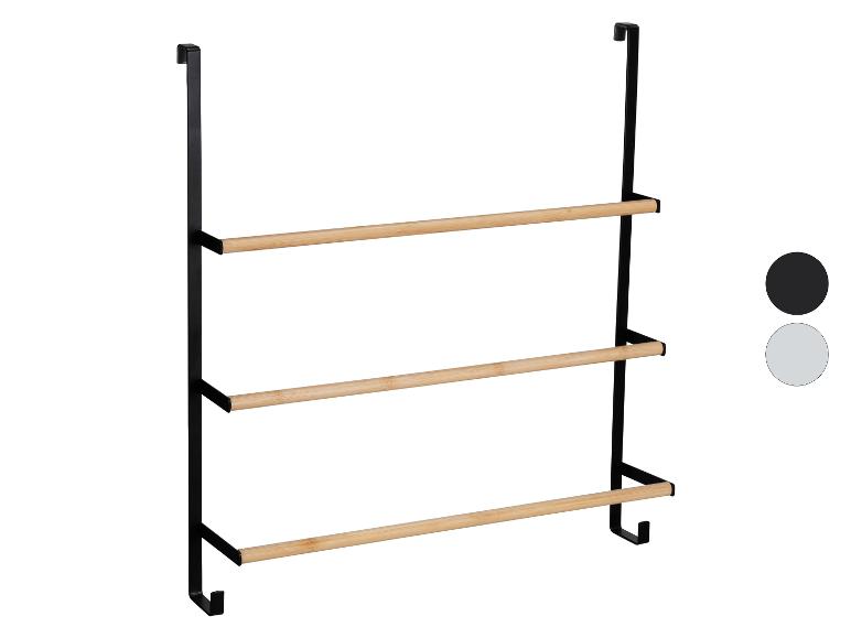 Zwarte handdoekrek met 3 houten latten.