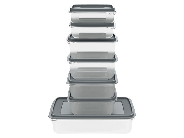 Een stapel van zes transparante plastic opbergdozen met grijze deksels.