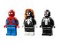 Drie LEGO minifiguren van Spider-Man, Spider-Woman en Venom op een witte achtergrond.
