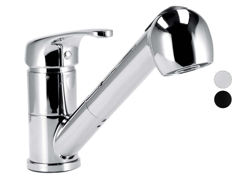 Chromen keukenkraan met uittrekbare sproeier, verkrijgbaar in lichte en donkere afwerkingen.