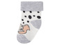 Witte babysokken met Dumbo print en zwarte stippen.