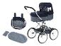 Blauwe poppenwagen met accessoires, inclusief tas en matras.
