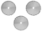 Drie cirkelvormige zaagbladen op een witte achtergrond.