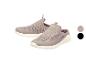 Ademende mesh slip-on sportschoenen in beige en zwarte kleuren.