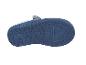 Blauwe kinderzool van onderaf gezien met antislip patroon