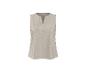 Beige mouwloze damesblouse met V-hals.