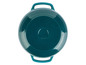 Een teal-kleurige gietijzeren braadpan met deksel.