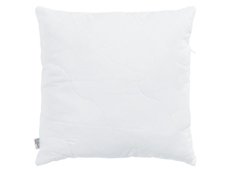 Wit gewatteerd kussen Livarno Home.