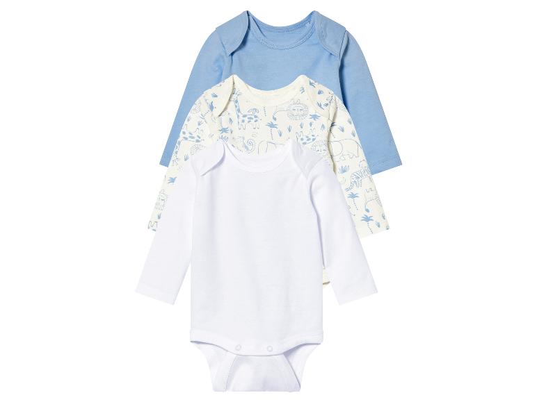 Drie babypakjes met lange mouwen, waarvan één met een dierenprint