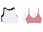 Tweekleurige sportbeha's en camisoles.