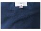 Kledingverzorgingslabel met de tekst 'KEEP AWAY FROM FIRE' op blauw fleece