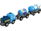 Blauwe speelgoedtrein met locomotief en twee tankwagons, één met gekleurde ballen en één met het label ROZ 95.