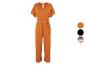 Een oranje jumpsuit met korte mouwen en een ceintuur.