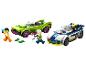 Lego City set met een groene sportwagen, een politieauto en twee minifiguren.