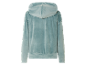 Een licht turquoise velours hoodie, van achteren gezien.