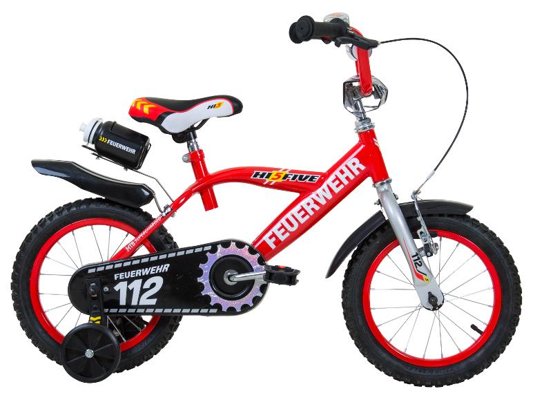 Rode kinderfiets met brandweerthema en zijwieltjes.