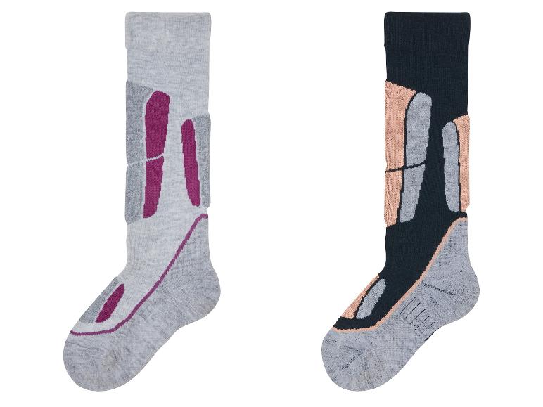 Twee paar ski-sokken in grijs en zwart met roze accenten.