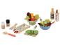 Houten speelset met salade, kommen, rasp, kruiden en olieflesjes.