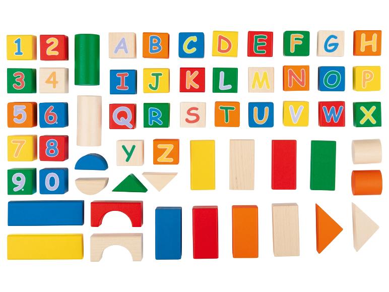Houten blokken met letters van het alfabet en nummers van 1 tot 10.