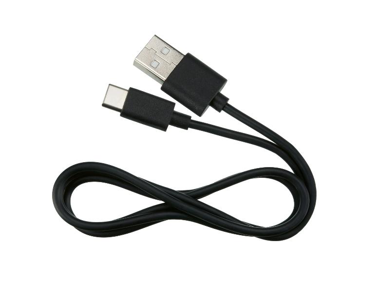 Zwarte USB-A naar USB-C oplaadkabel opgerold in een achtvorm.