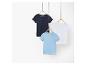 Drie kinder t-shirts: wit, lichtblauw en donkerblauw.