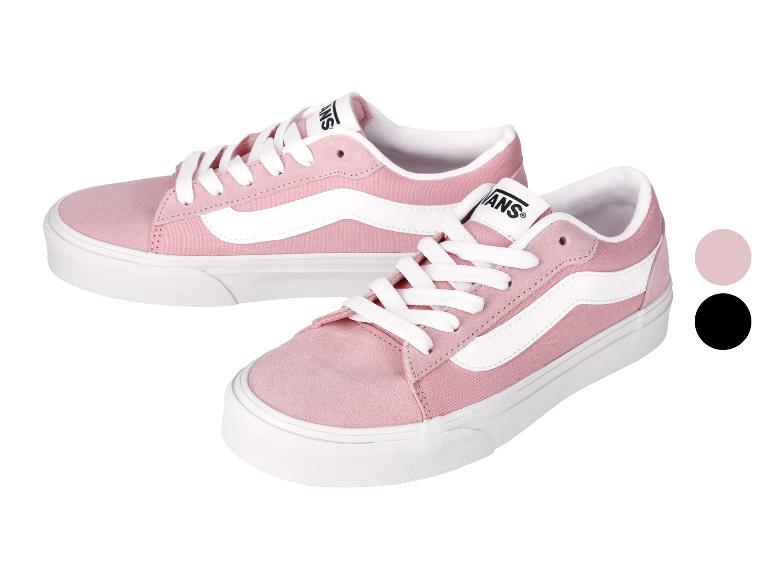 Paar roze lage sneakers met witte veters en zijstrepen, getoond met kleuropties.