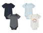 Baby onesies in blauw, gestreept en wit met een regenboogprint.