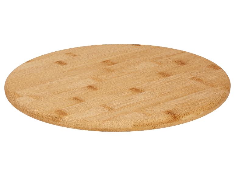 Ronde bamboe snijplank of serveerplank op een witte achtergrond.
