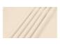 Lichtbeige stof met zachte, parallelle plooien.