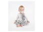 Baby in witte longsleeve en gestreepte broek, met speen en konijnvormige speenhouder.