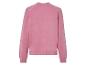 Een roze sweater met lange mouwen.