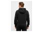 Man in zwarte Bench hoodie, achteraanzicht